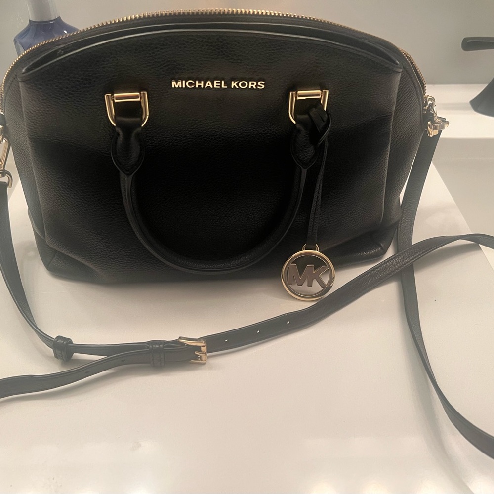 Michael Kors Crossbody black w/gold hardware